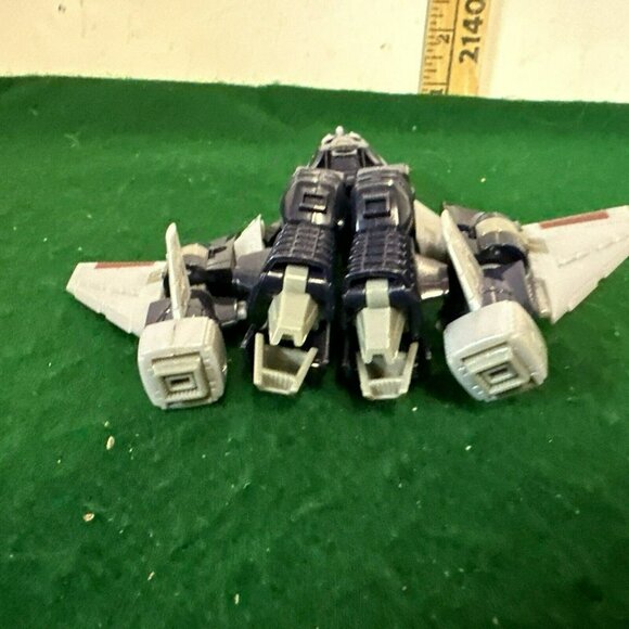 Transformers Universe Deluxe Class Cyclonus - Picture 10 of 14